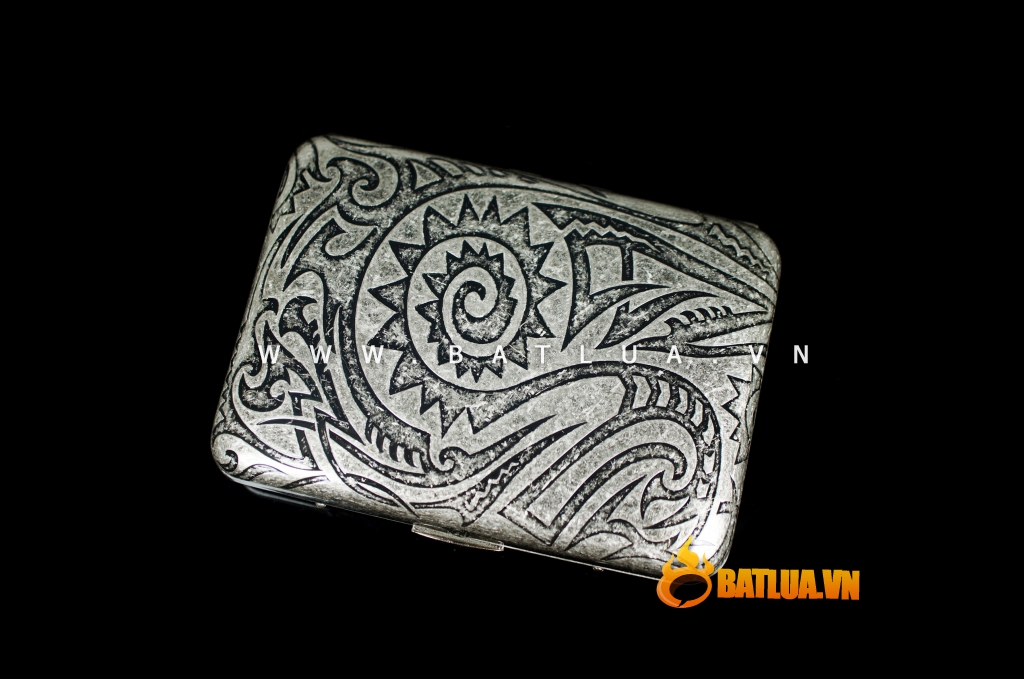 Hộp đựng thuốc khắc hình hoa văn mặt trời của người Maya cổ điển (loại 16 điếu)