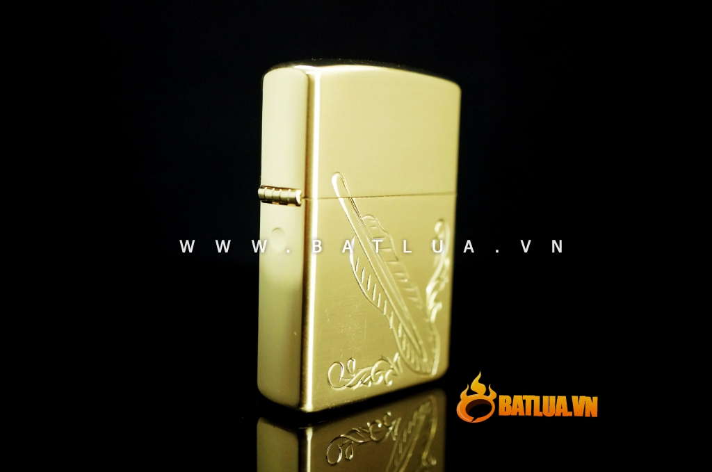 Bật lửa dạng Zippo Zorro in hoa văn lông vũ giàu đậm chất nghệ thuật