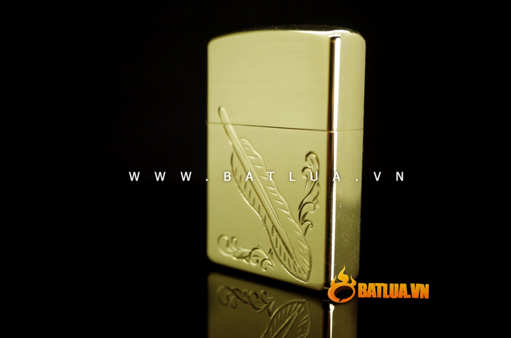 Bật lửa dạng Zippo Zorro in hoa văn lông vũ giàu đậm chất nghệ thuật