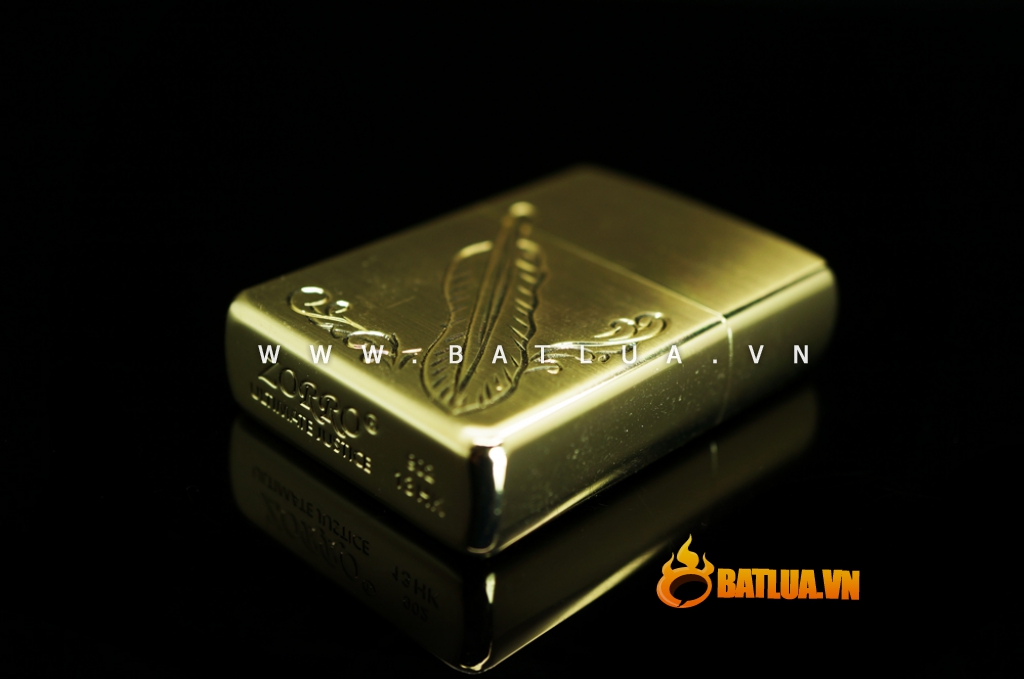 Bật lửa dạng Zippo Zorro in hoa văn lông vũ giàu đậm chất nghệ thuật