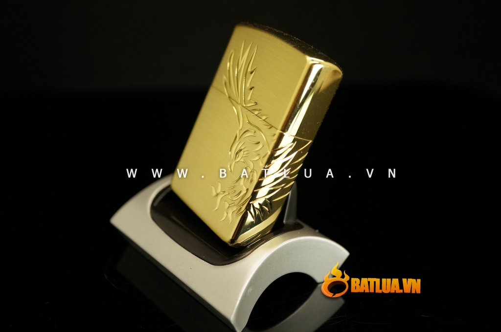 Bật lửa Zorro khắc hình chim đại bàng đang tung cánh