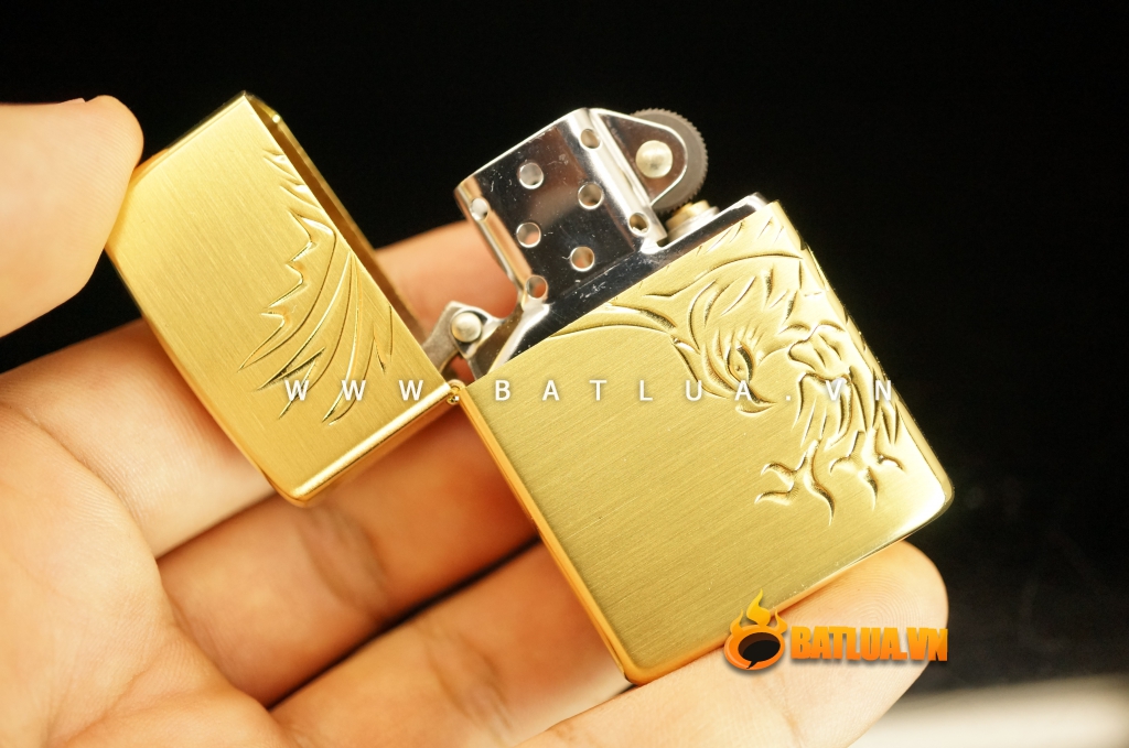Bật lửa Zorro khắc hình chim đại bàng đang tung cánh