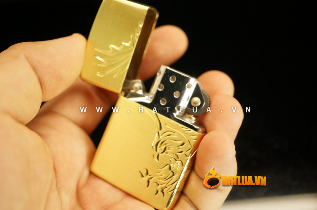 Bật lửa Zorro khắc hình chim đại bàng đang tung cánh