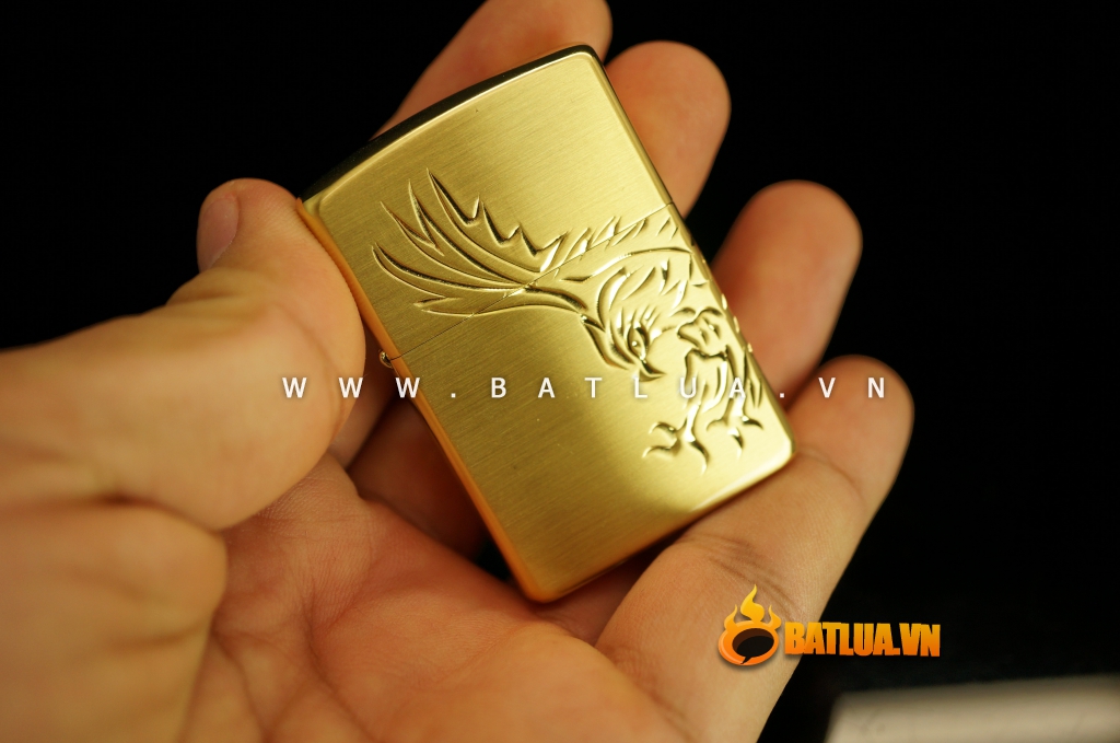Bật lửa Zorro khắc hình chim đại bàng đang tung cánh