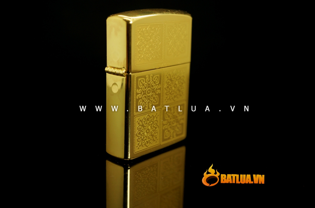 Bật lửa Star  6 ô vuông khắc hoa văn màu vàng lịch lãm