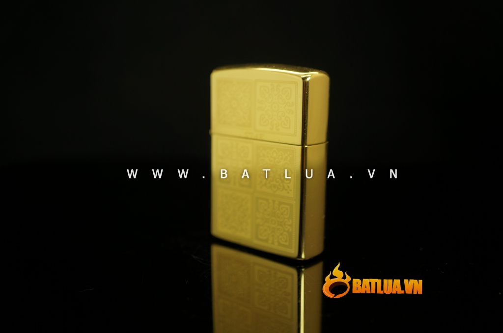 Bật lửa Star  6 ô vuông khắc hoa văn màu vàng lịch lãm