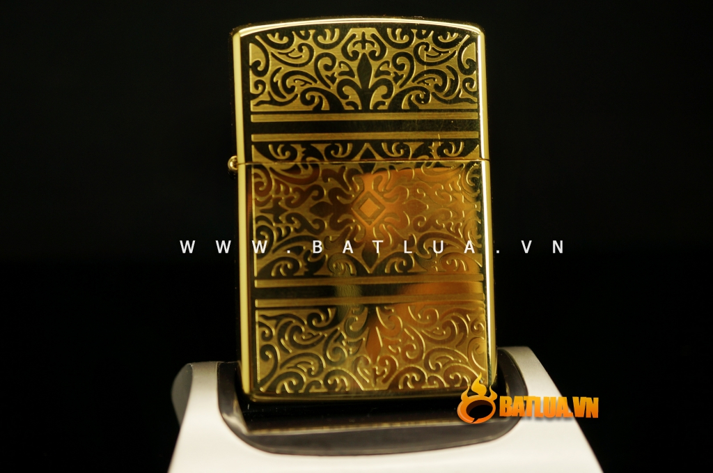 Bật lửa Star  khắc hoa văn nổi khắp bật lửa sang trọng