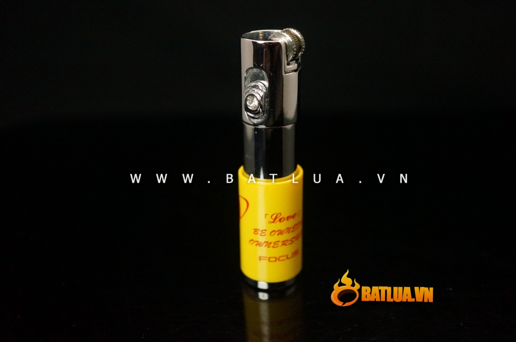 Bật lửa đánh đá lửa khò bọc bởi các hình đẹp mắt FOCUS