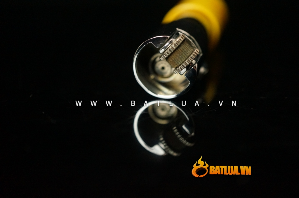 Bật lửa đánh đá lửa khò bọc bởi các hình đẹp mắt FOCUS