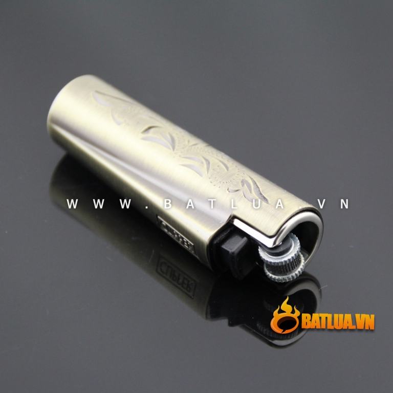 Bật lửa CLIPPER hình trụ đồng đánh đá khắc hoa cách điệu