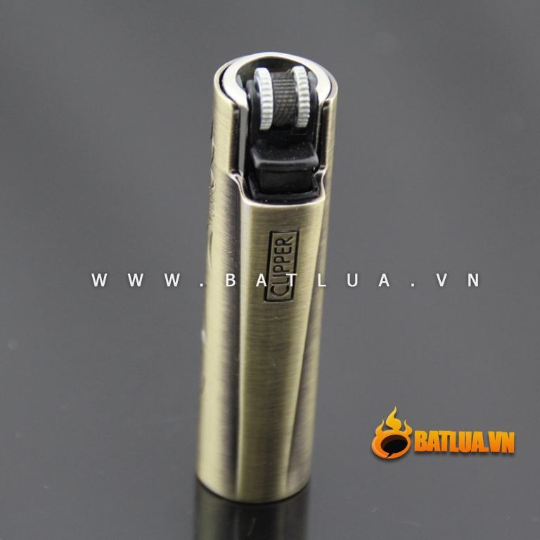 Bật lửa CLIPPER hình trụ đồng đánh đá khắc hoa cách điệu