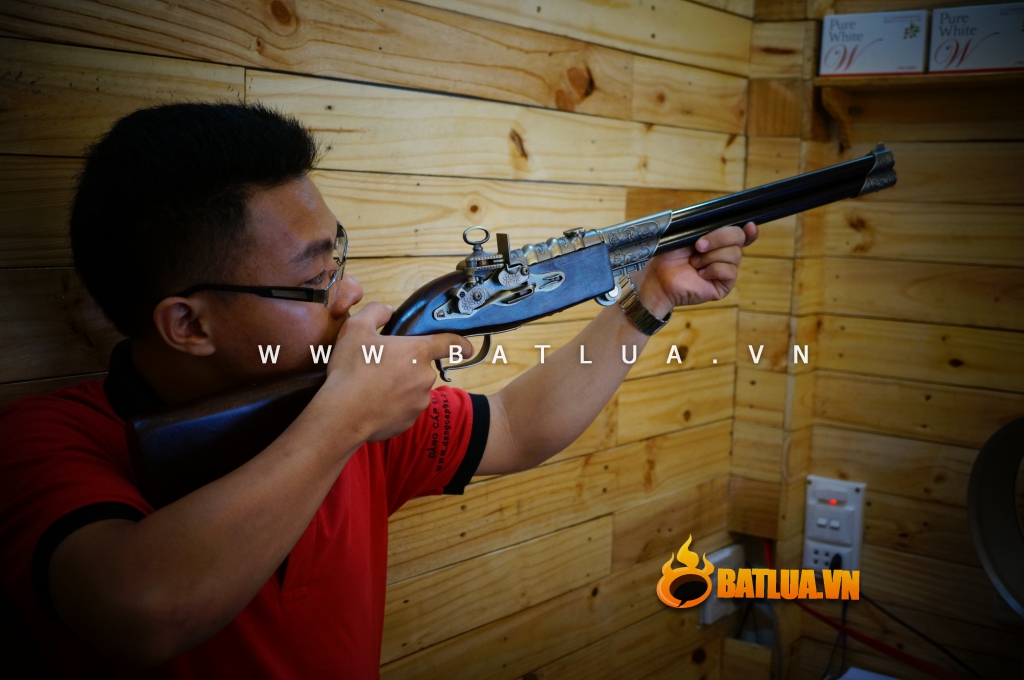 Súng bật lửa kiểu dáng súng săn có thể gấp được  có kèm theo bia dài 1m2