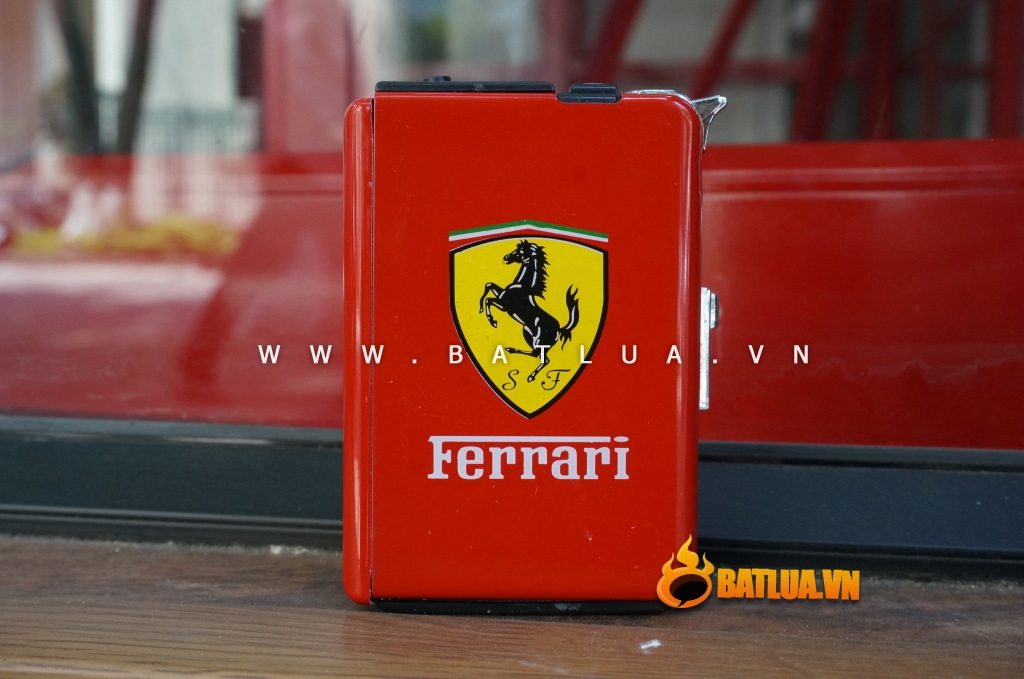 Hộp đựng thuốc lá đa năng đẩy thuốc kiêm bật lửa logo xe hơi FERRARI màu đỏ