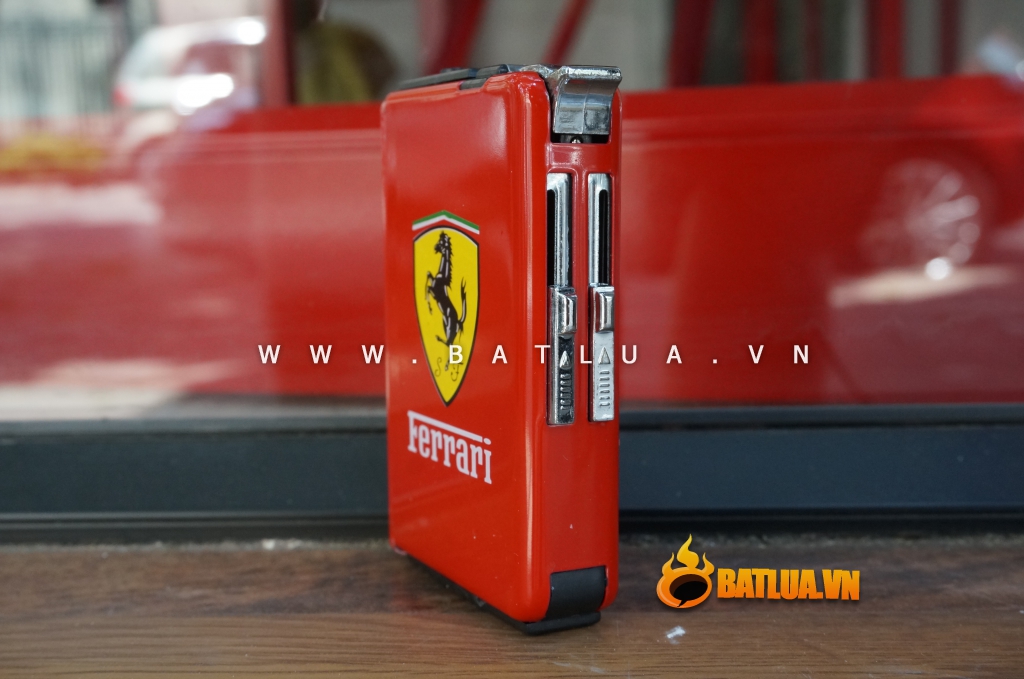 Hộp đựng thuốc lá đa năng đẩy thuốc kiêm bật lửa logo xe hơi FERRARI màu đỏ