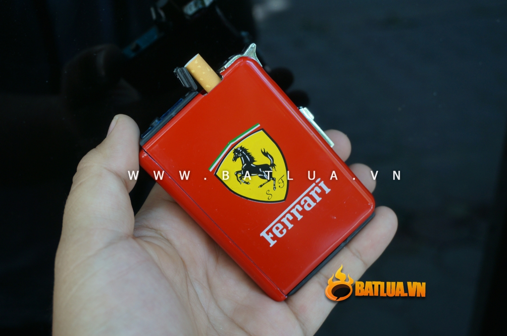 Hộp đựng thuốc lá đa năng đẩy thuốc kiêm bật lửa logo xe hơi FERRARI màu đỏ