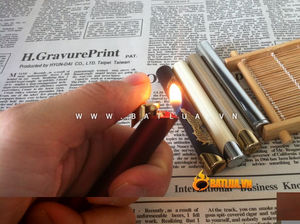 Bật lửa Tiger 858 hình trụ tròn thanh lịch nhiều màu sắc