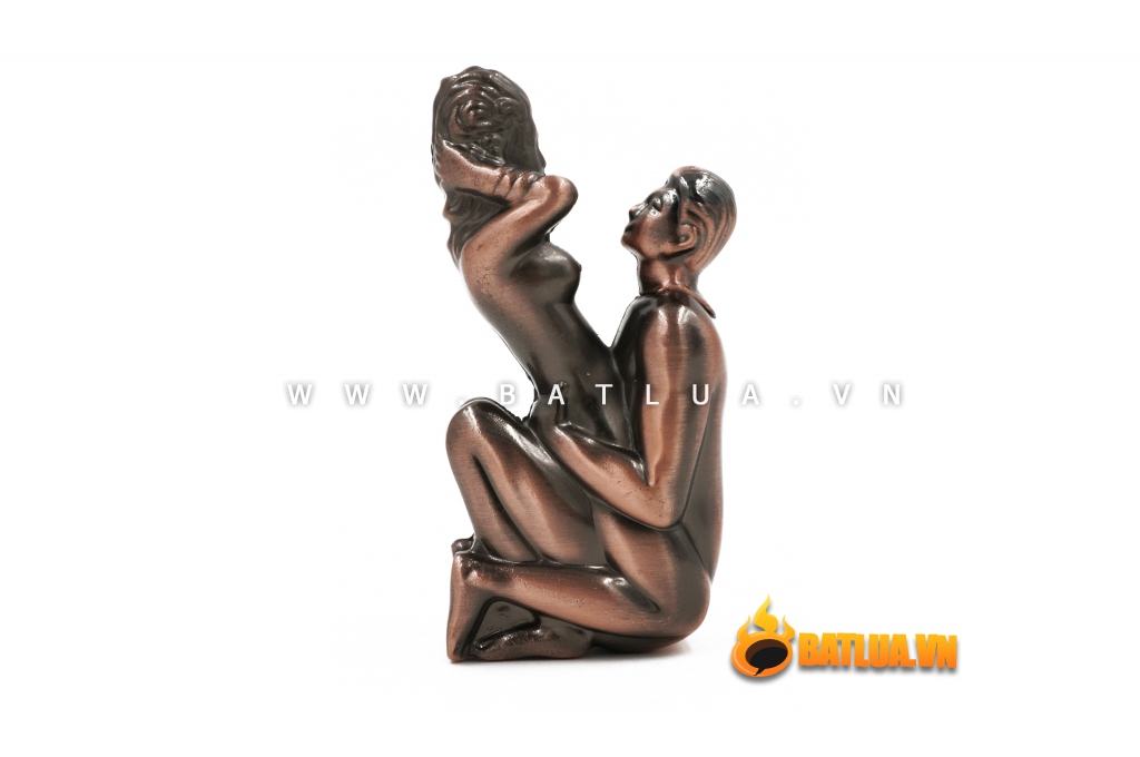 Bật lửa kiểu dáng sexy cặp đôi tình nhân nóng bỏng