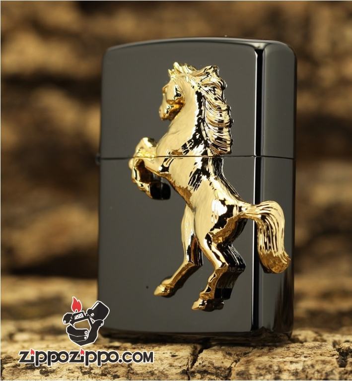 Bật lửa Zippo đen trạm ngựa nổi vàng