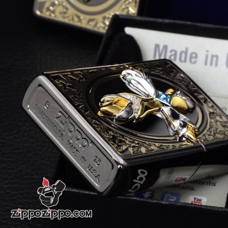 Bật lửa Zippo khắc nổi hình thánh giá mặt đen bóng