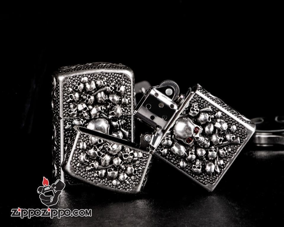 Bật lửa Zippo đen khắc nổi nhiều đầu lâu