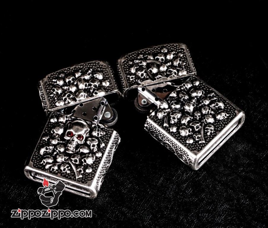 Bật lửa Zippo đen khắc nổi nhiều đầu lâu