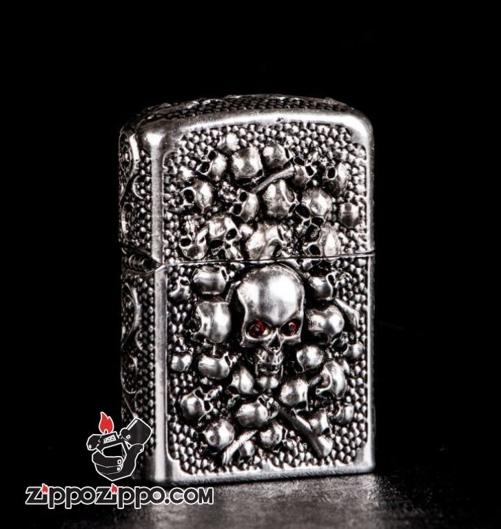 Bật lửa Zippo đen khắc nổi nhiều đầu lâu