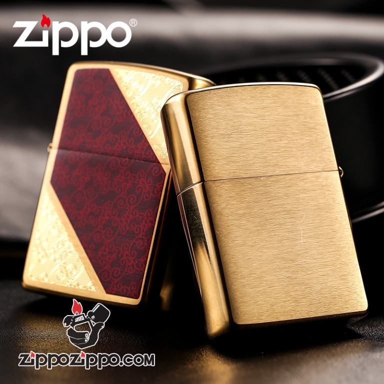 Bật lửa Zippo đồng vát chéo hai bên nền đỏ giữa