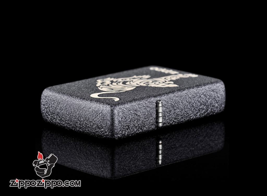 Bật lửa Zippo đen nứt in hình Tiger