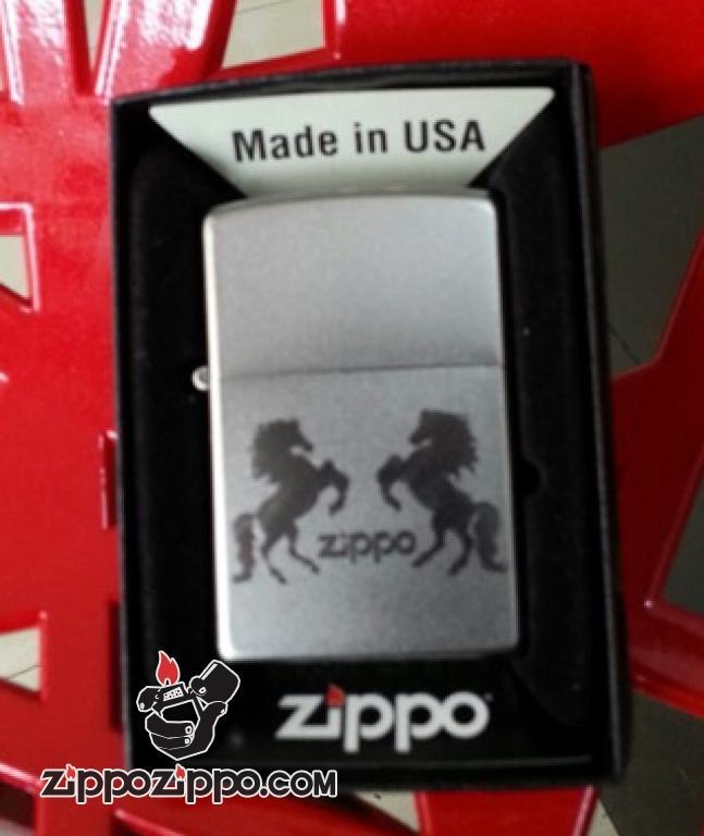 Bật lửa Zippo phiên bản Crom khắc song mã