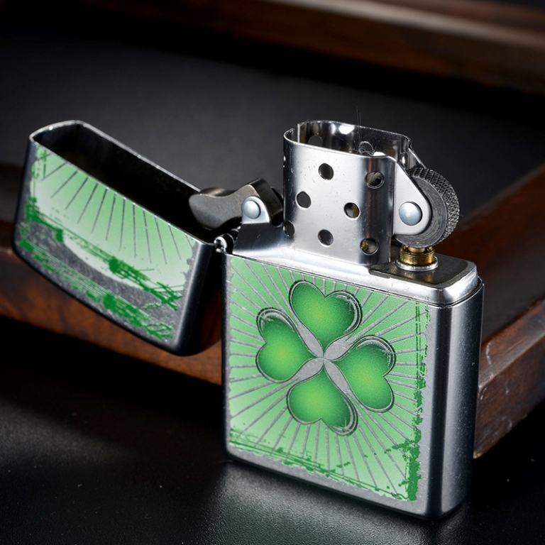 Bật lửa Zippo phiên bản Lucky Clover Graffiti