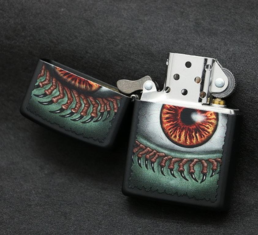 Bật lửa Zippo sơn đôi mắt chân rết