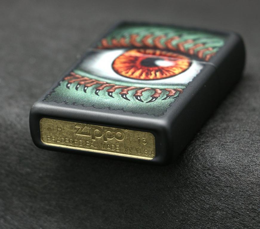 Bật lửa Zippo sơn đôi mắt chân rết