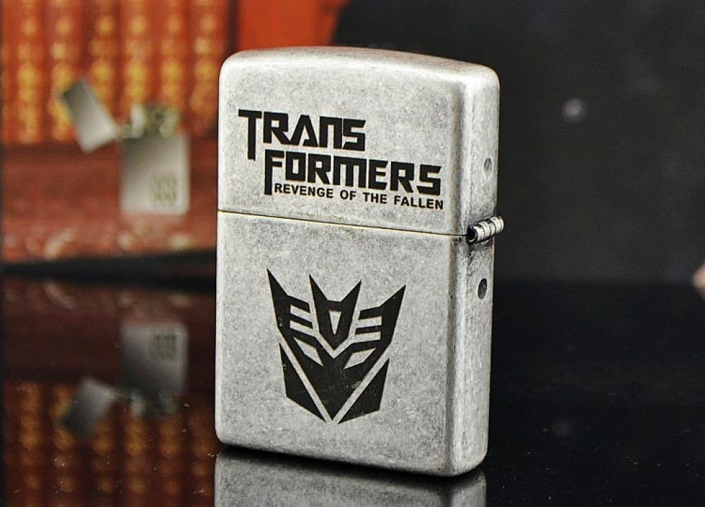 Bật lửa Zippo bạc cổ khắc hình Transformers