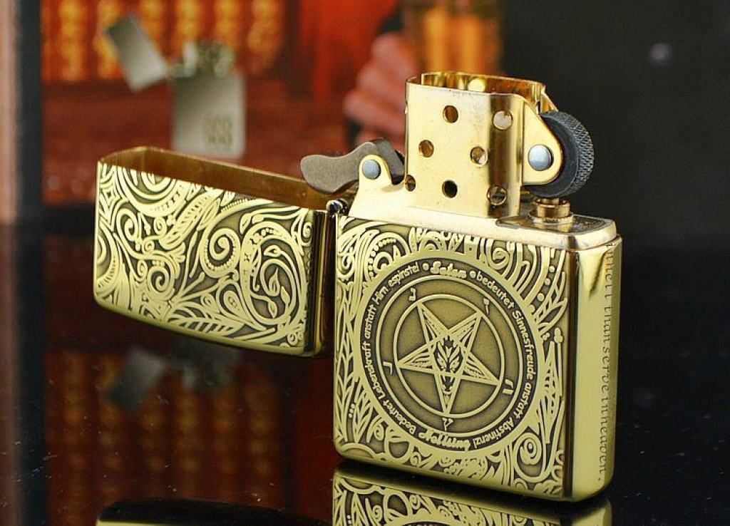 Bật lửa Zippo đồng khắc kỹ hiệu Satan