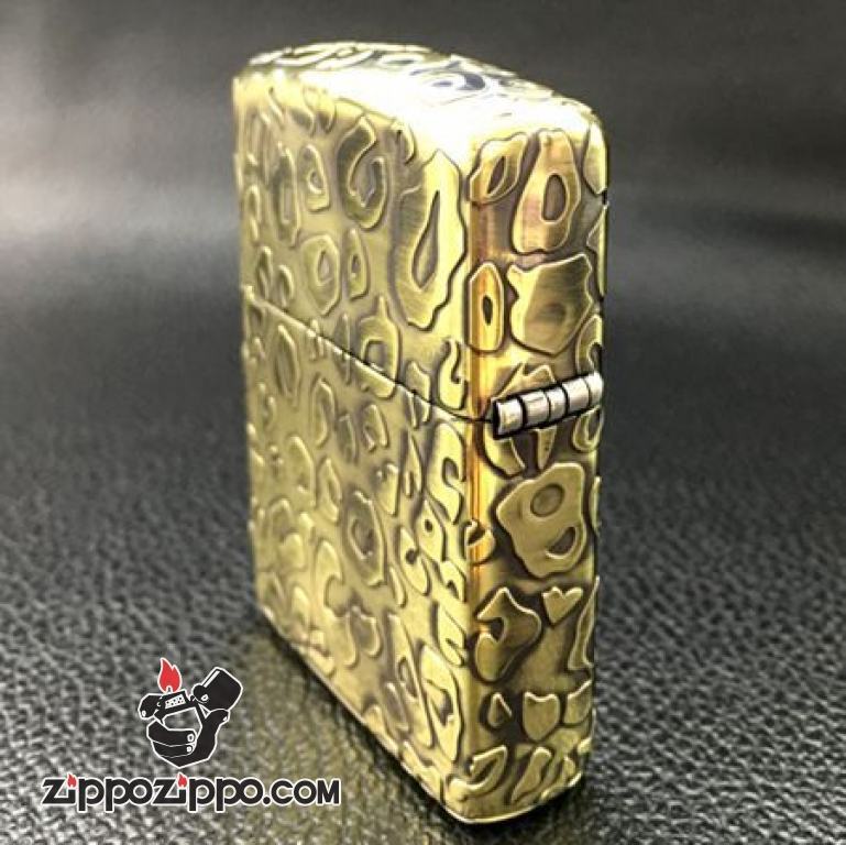 Bật lửa Zippo đồng nguyên khối dập họa tiết da báo