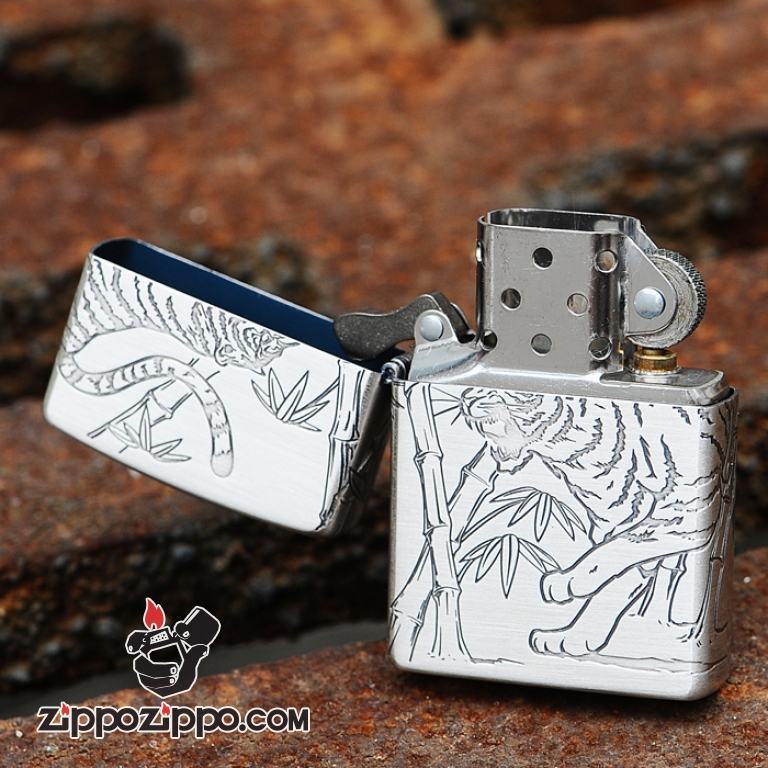 Bật lửa Zippo khắc hổ bao quanh