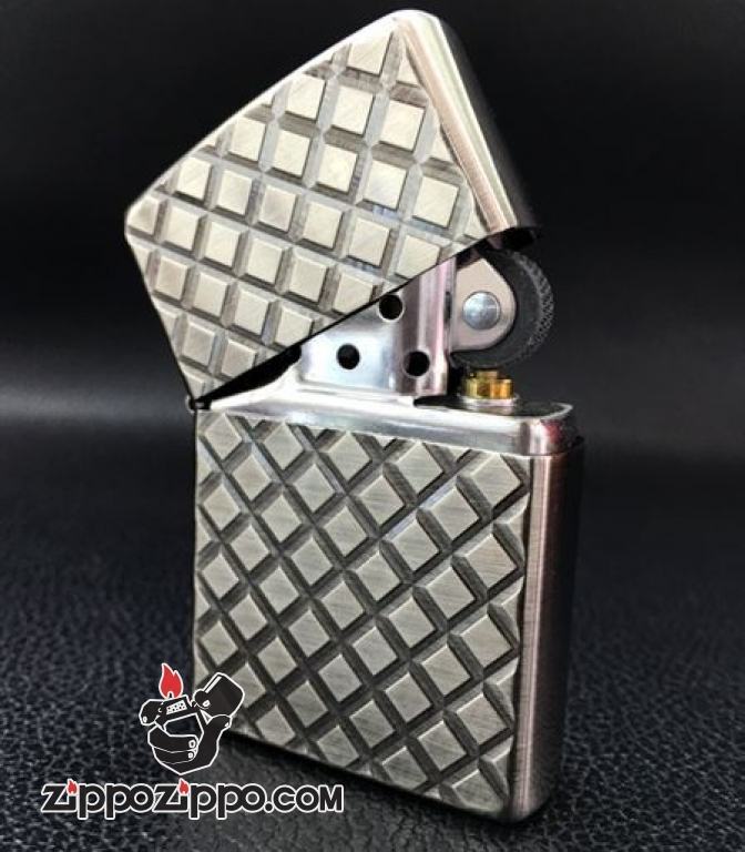 Bật lửa Zippo kẻ sọc hai mặt