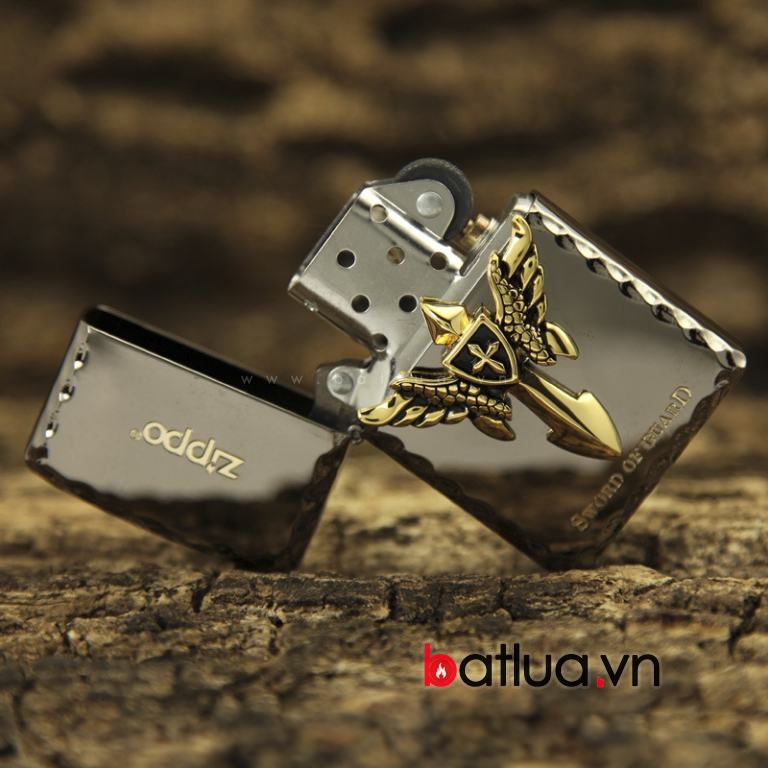 Bật lửa ZIppo khắc nổi huy hiệu Sword of Guard