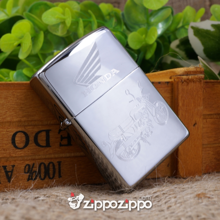 bật lửa zippo mầu bạc khắc xe honda 67