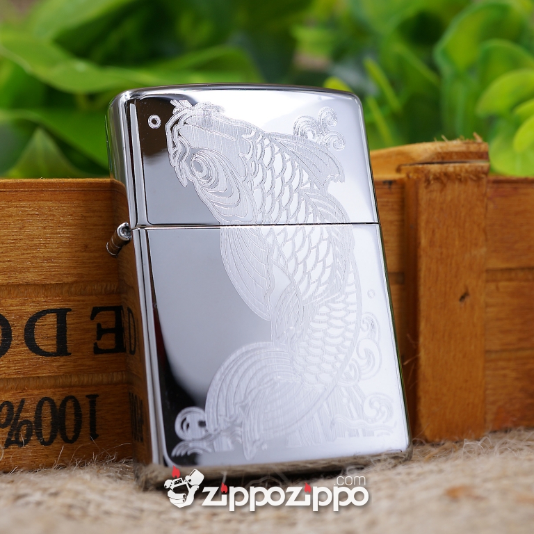 Zippo mầu bạc khắc hoa văn cá chép