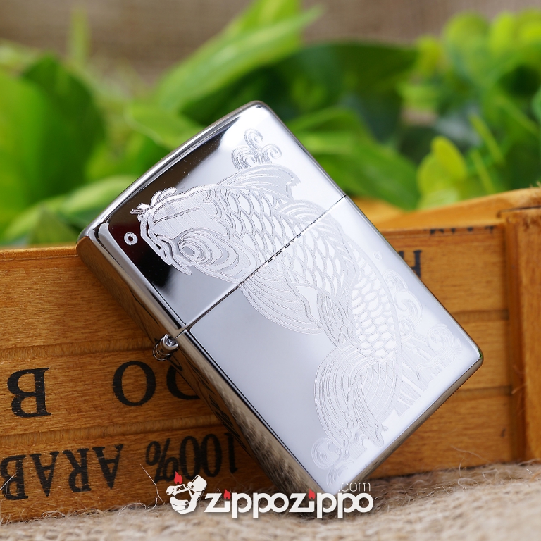 Zippo mầu bạc khắc hoa văn cá chép