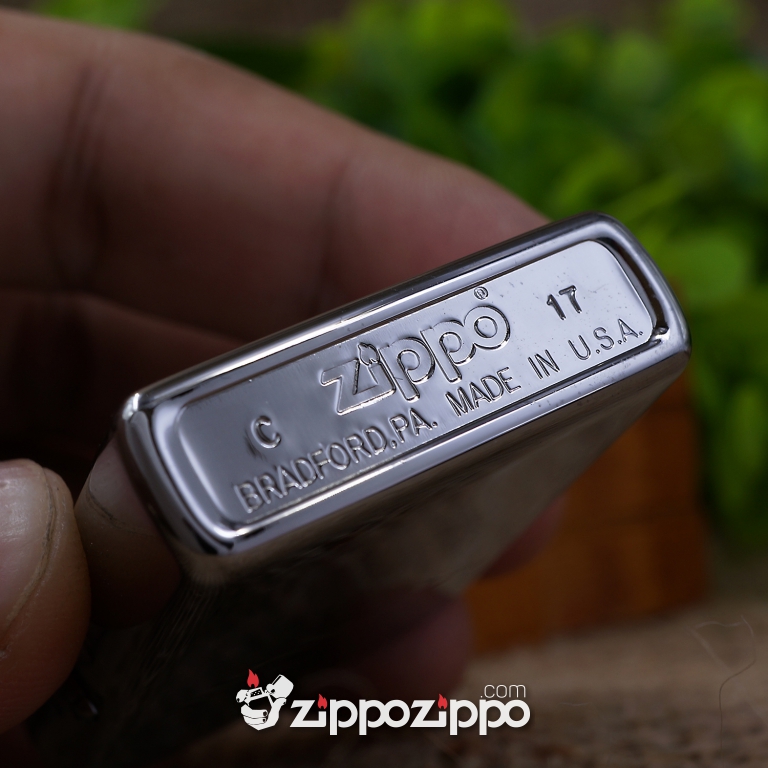 Zippo mầu bạc khắc hoa văn cá chép