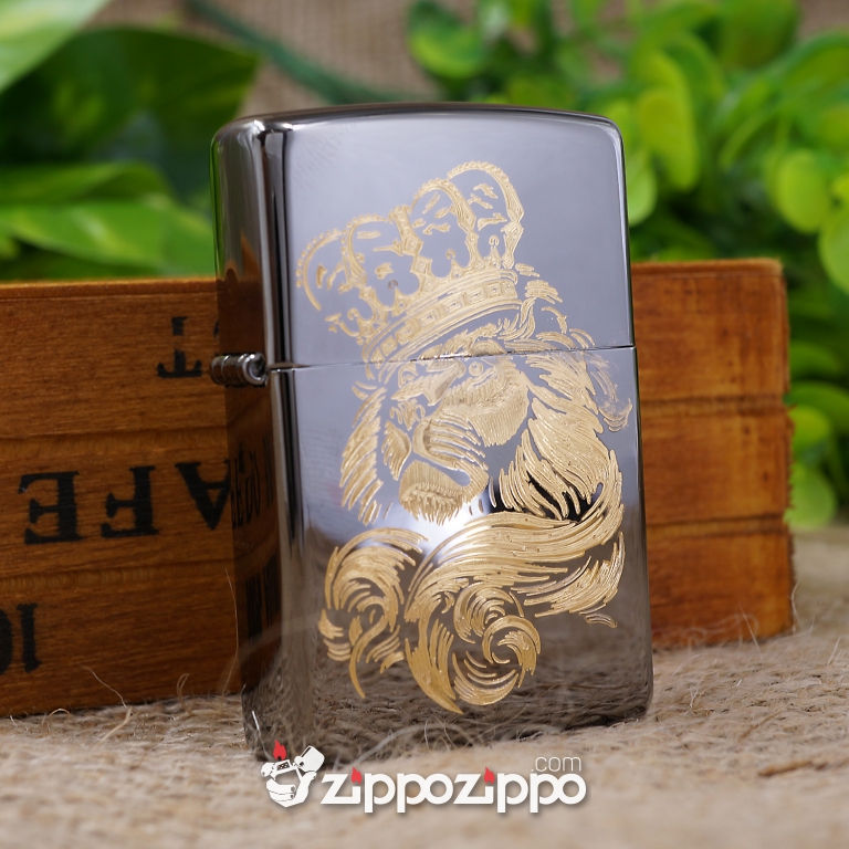 Zippo Đen Bóng Khắc Mạ Vàng Hình Sư Tử Đội Vương Miện (260)