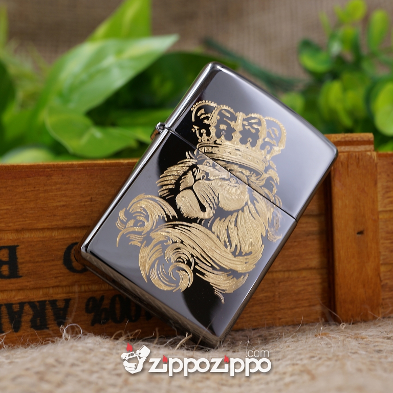 Zippo Đen Bóng Khắc Mạ Vàng Hình Sư Tử Đội Vương Miện (260)