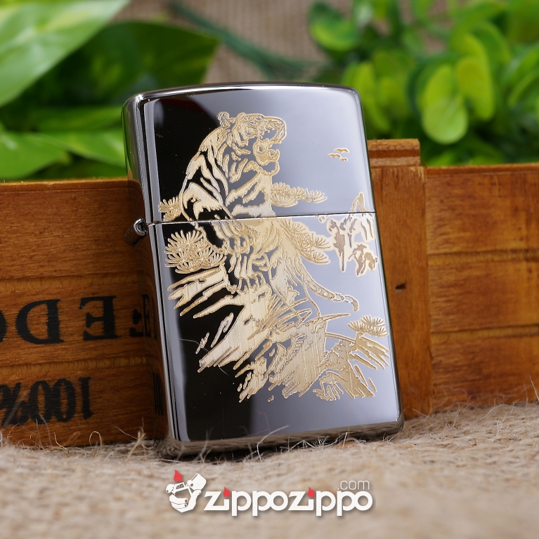 Zippo Đen Bóng KHắc Mạ Bàng Hình Mãnh Hổ Trên núi