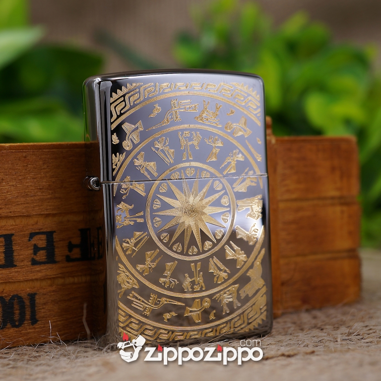 Zippo Màu Đen Bóng Khắc Hoa VĂn Trống Đồng Mạ Vàng