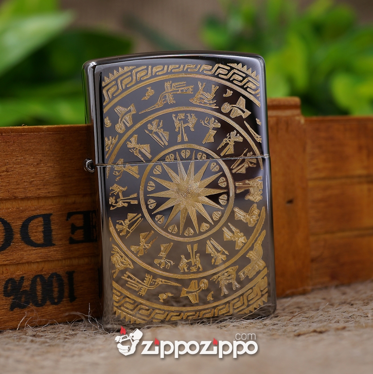 Zippo Màu Đen Bóng Khắc Hoa VĂn Trống Đồng Mạ Vàng