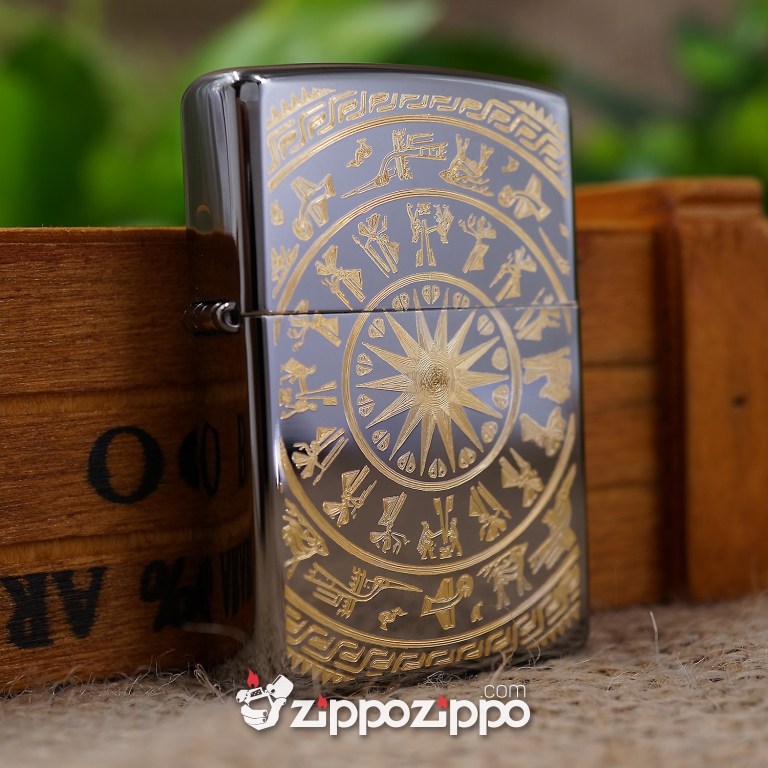 Zippo Màu Đen Bóng Khắc Hoa VĂn Trống Đồng Mạ Vàng