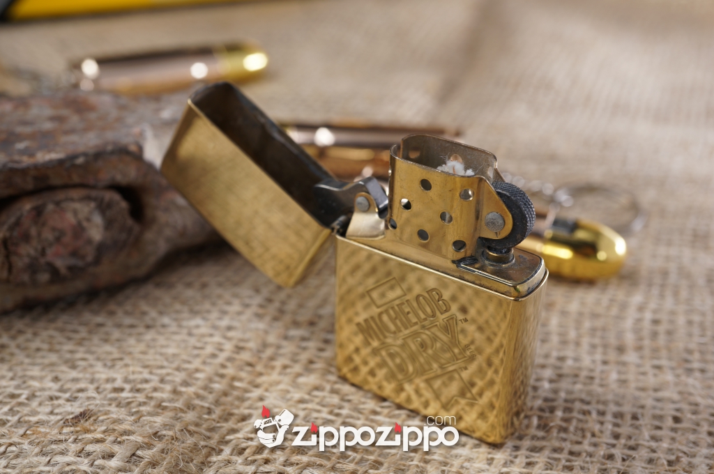 bật lửa zippo cổ vỏ đồng Mechelob sarnxuaats năm 1993