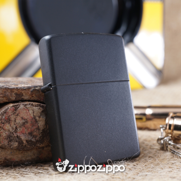 bật lửa zippo cổ sơn đen